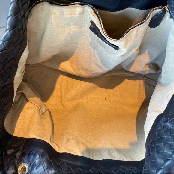 Bottega Veneta Black Woven Leather Tote - Picture 8 of 9